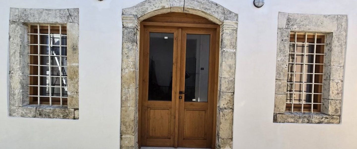 ΦΑΜΠΡΙΚΑ ΣΤΟ ΚΕΡΑΜΟΥΤΣΙ