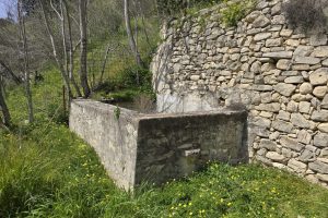 ΞΕΡΟΛΙΘΙΑ ΣΤΟΝ ΑΜΠΕΛΟΥΖΟ