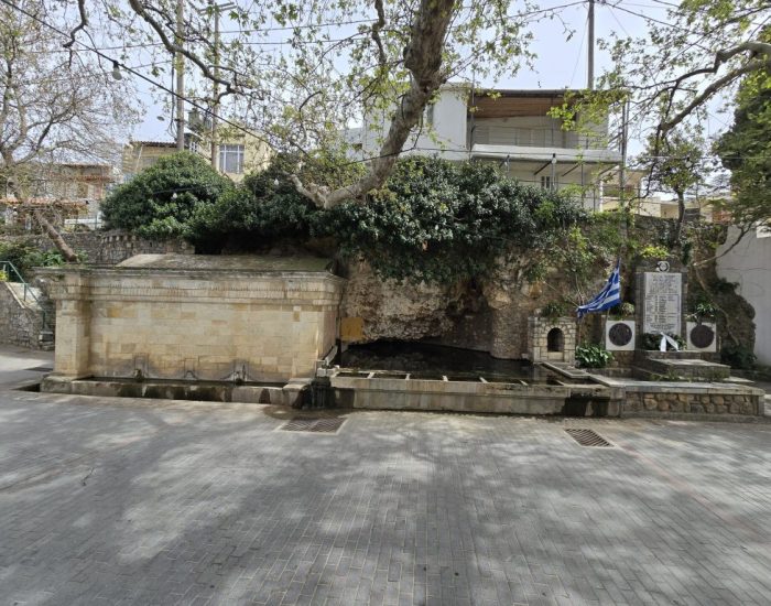 ΚΡΗΝΗ ΣΤΟΝ ΑΜΑΡΙΑΝΟ