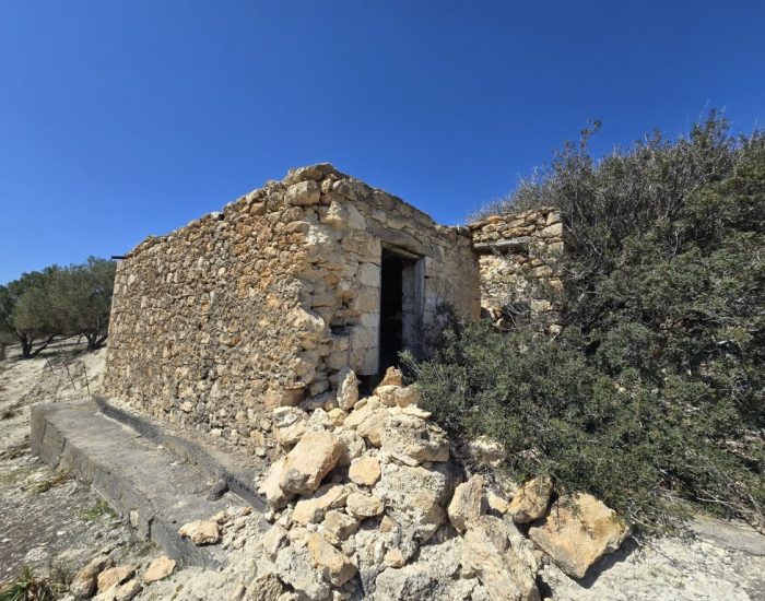 ΑΓΡΟΤΟΣΠΙΤΟ ΣΤΑ ΧΑΤΖΑΝΑ