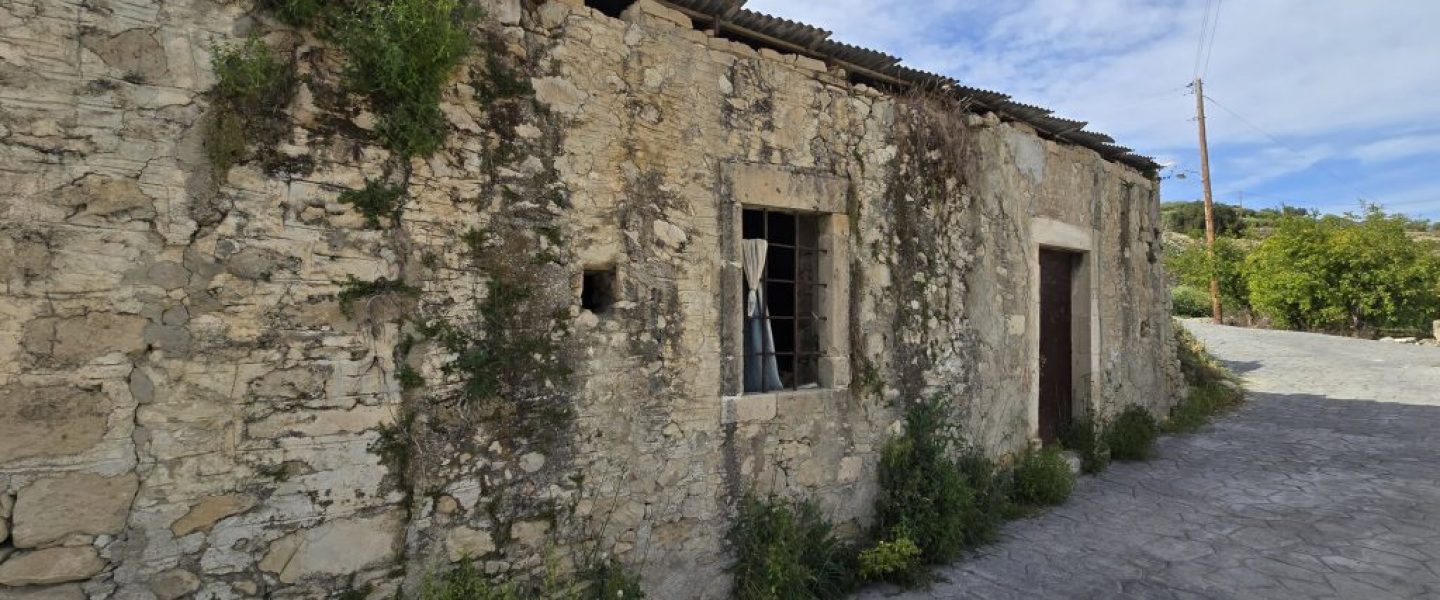 ΦΑΜΠΡΙΚΑ ΣΤΟ ΡΟΥΦΑ
