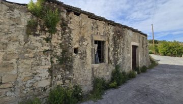 ΦΑΜΠΡΙΚΑ ΣΤΟ ΡΟΥΦΑ