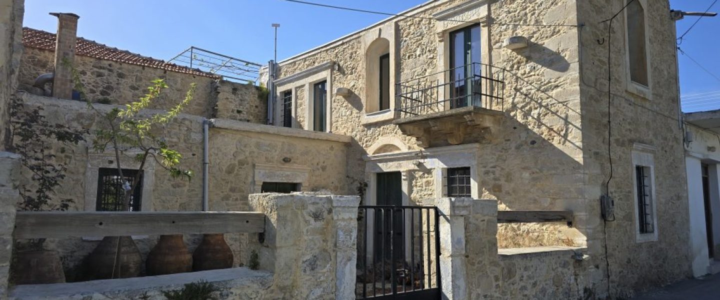 ΑΓΡΟΤΟΣΠΙΤΟ ΣΤΗ ΦΑΝΕΡΩΜΕΝΗ