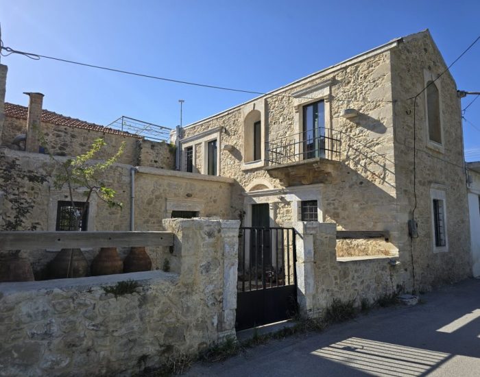 ΑΓΡΟΤΟΣΠΙΤΟ ΣΤΗ ΦΑΝΕΡΩΜΕΝΗ