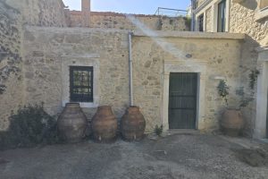 ΑΓΡΟΤΟΣΠΙΤΟ ΣΤΗ ΦΑΝΕΡΩΜΕΝΗ