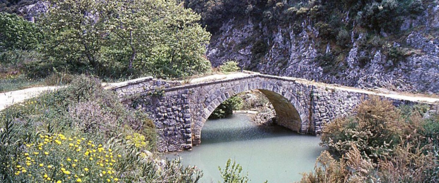 ΓΕΦΥΡΑ ΣΤΟΥΣ ΑΣΤΡΑΚΟΥΣ