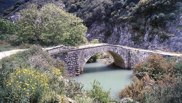 ΓΕΦΥΡΑ ΣΤΟΥΣ ΑΣΤΡΑΚΟΥΣ