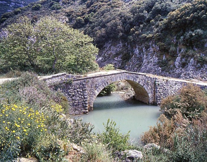 ΓΕΦΥΡΑ ΣΤΟΥΣ ΑΣΤΡΑΚΟΥΣ