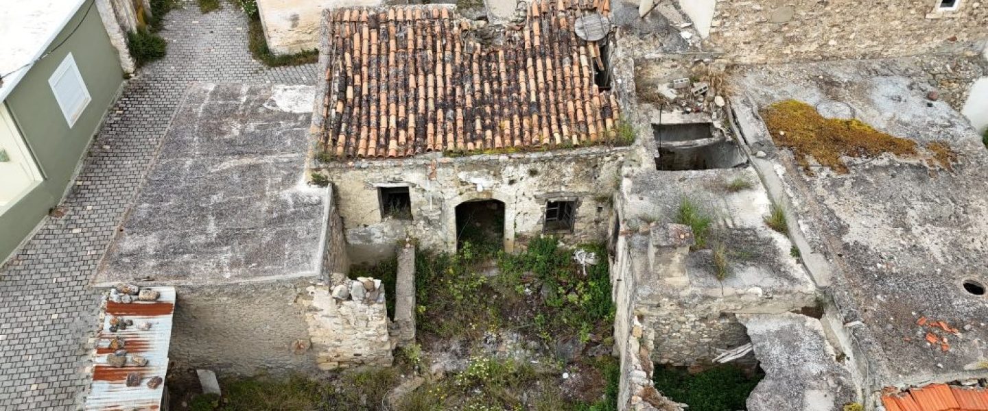 ΑΓΡΟΤΟΣΠΙΤΟ ΣΤΟ ΙΝΙ Β'