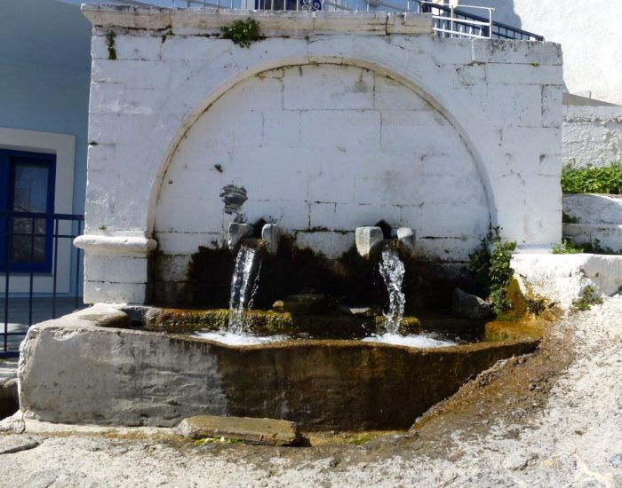 ΚΡΗΝΗ ΣΤΟΝ ΑΝΩ ΑΜΙΡΑ