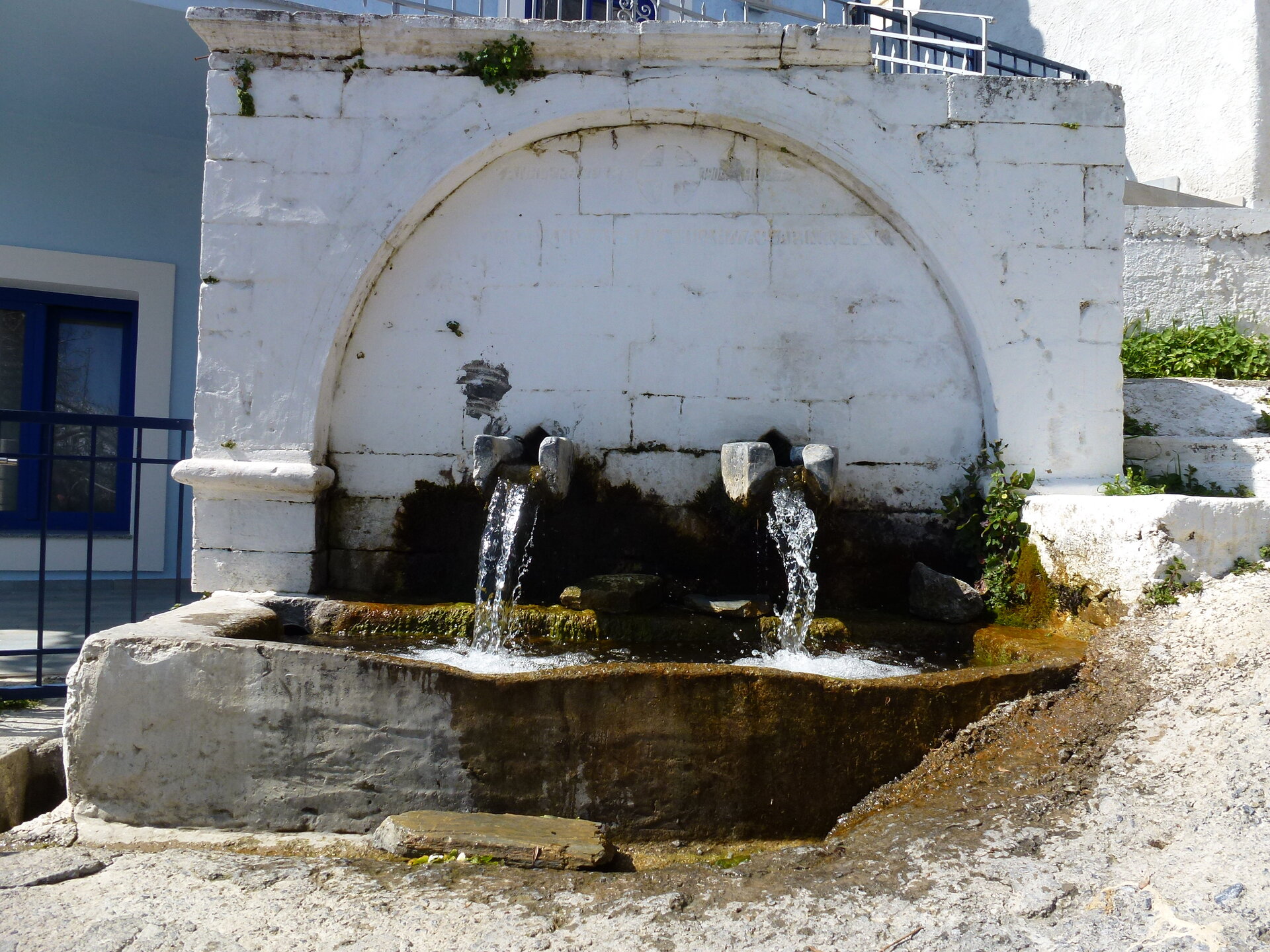 ΚΡΗΝΗ ΣΤΟΝ ΑΝΩ ΑΜΙΡΑ