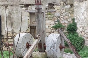 ΦΑΜΠΡΙΚΑ ΣΤΟ ΚΕΡΑΜΟΥΤΣΙ